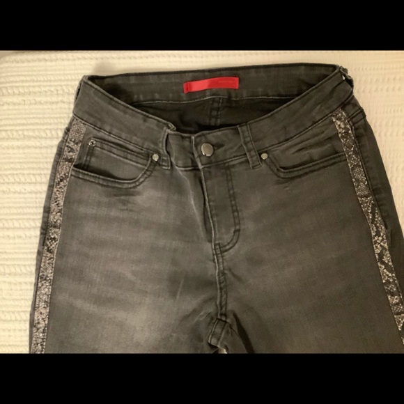 SOLD- 2/$60- Jennifer Lopez Women’s Jeans - Picture 4 of 6